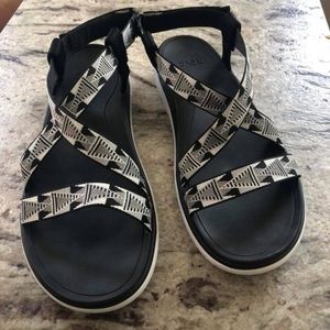 Never worn before women’s Teva sandals